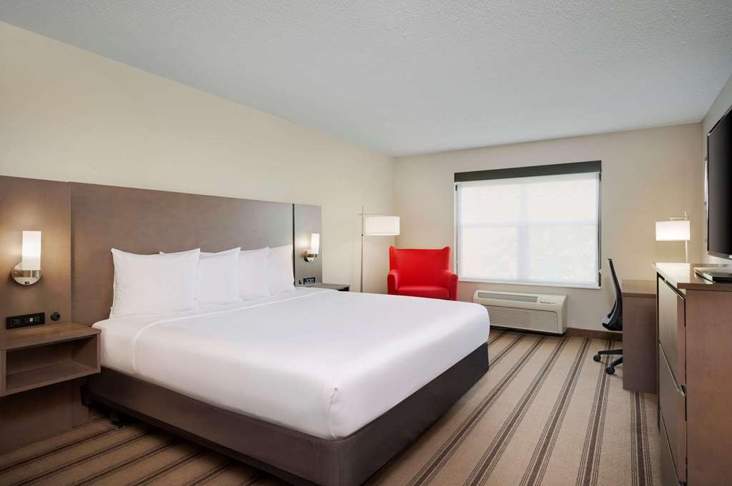 Country Inn & Suites by Radisson Albertville near Outlet Mall - carbon neutral hotel in Albertville