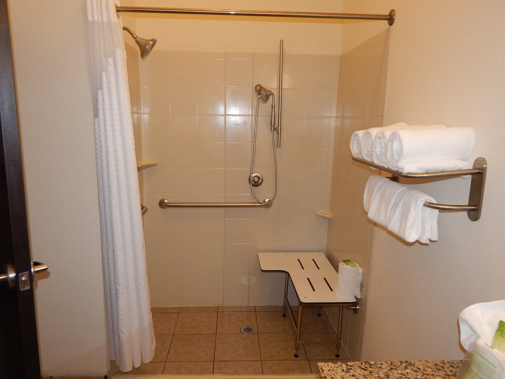 Holiday Inn Express & Suites Washington Meadow Lands by IHG - photo 14