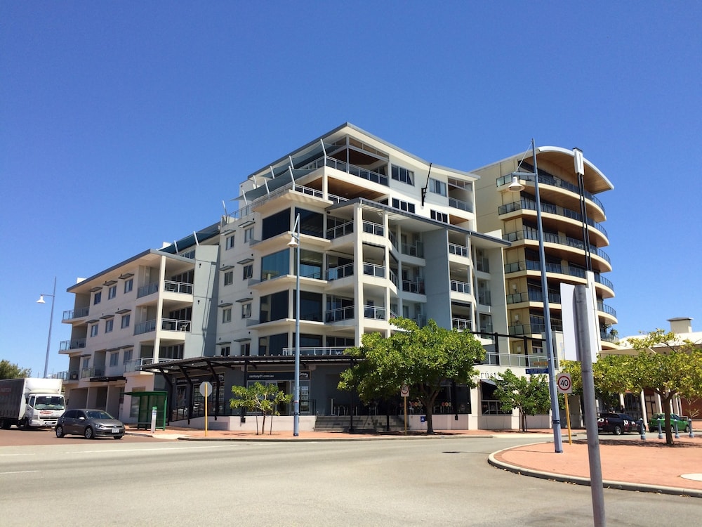 Spinnakers by Rockingham Apartments — 4-Star Luxury Hotel in Rockingham, Australia