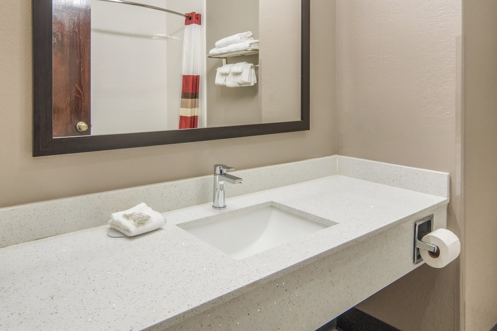 Red Roof Inn Terrell - photo 25
