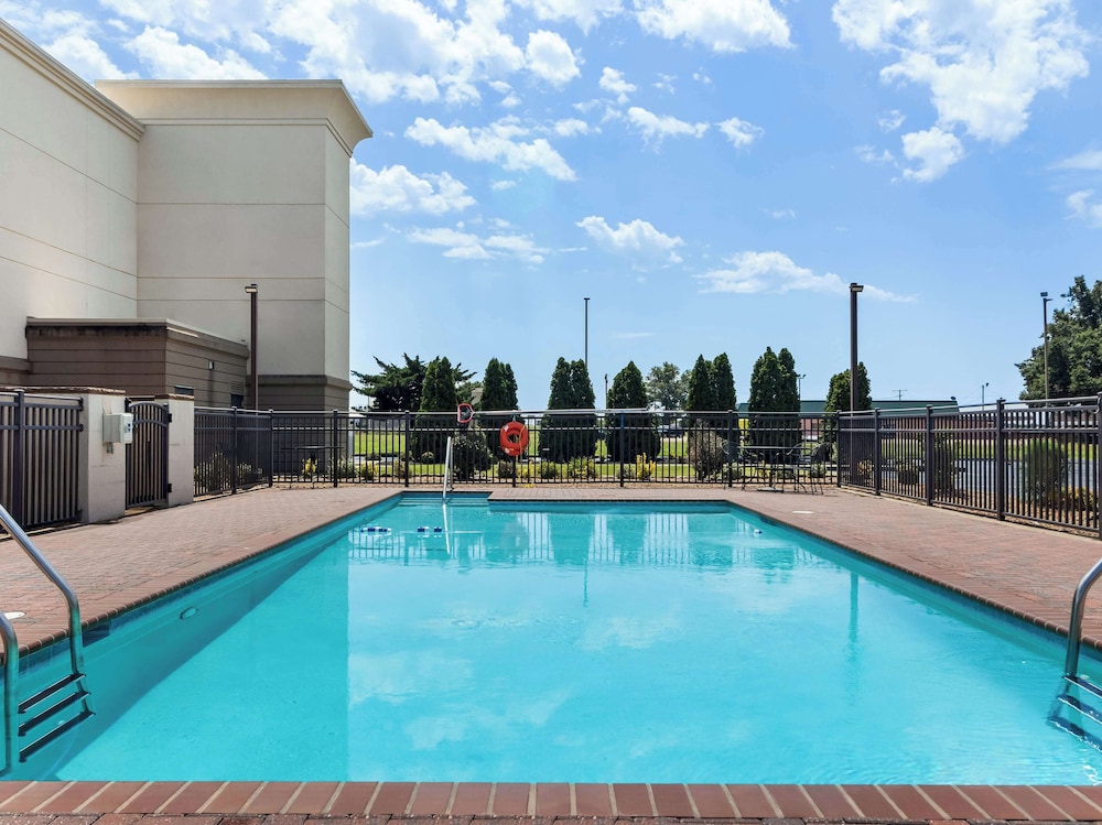 Hampton Inn Blytheville - photo 20