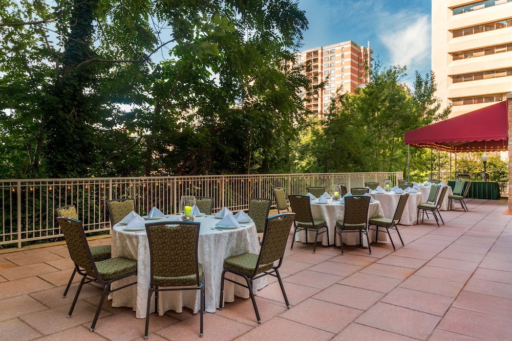 Hilton Garden Inn Arlington Courthouse Plaza - photo 32