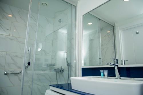 Beautiful apartments near the sea ORBI CITY N2
