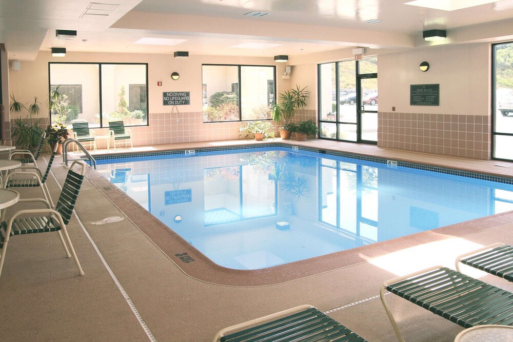 Hampton Inn Altoona - photo 24