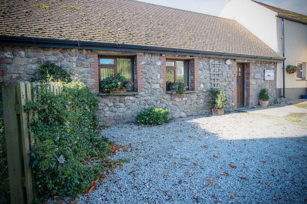 Fferm Llong Cottage Ship Farm 2 Bedroom Rhossili — 4-Star Luxury Hotel in Swansea, United Kingdom