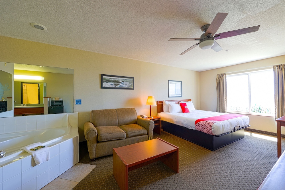 Siletz Bay Beachfront Hotel by OYO Lincoln City - photo 30