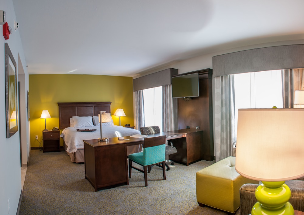 Hampton Inn & Suites Mishawaka South Bend at Heritage Square - photo 10