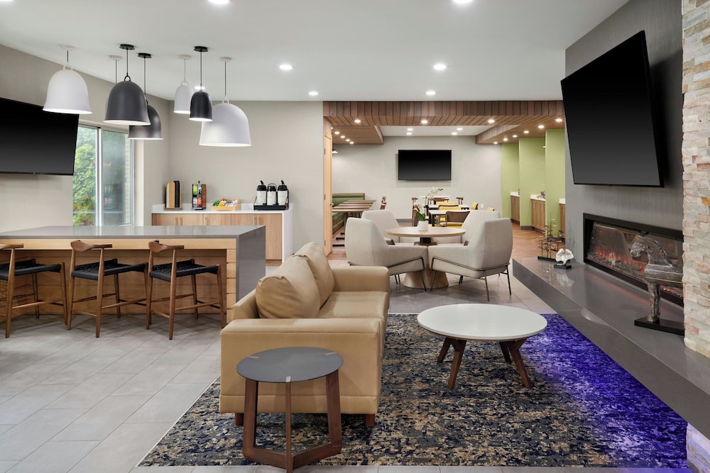 Fairfield Inn & Suites by Marriott Detroit Farmington Hills - photo 3
