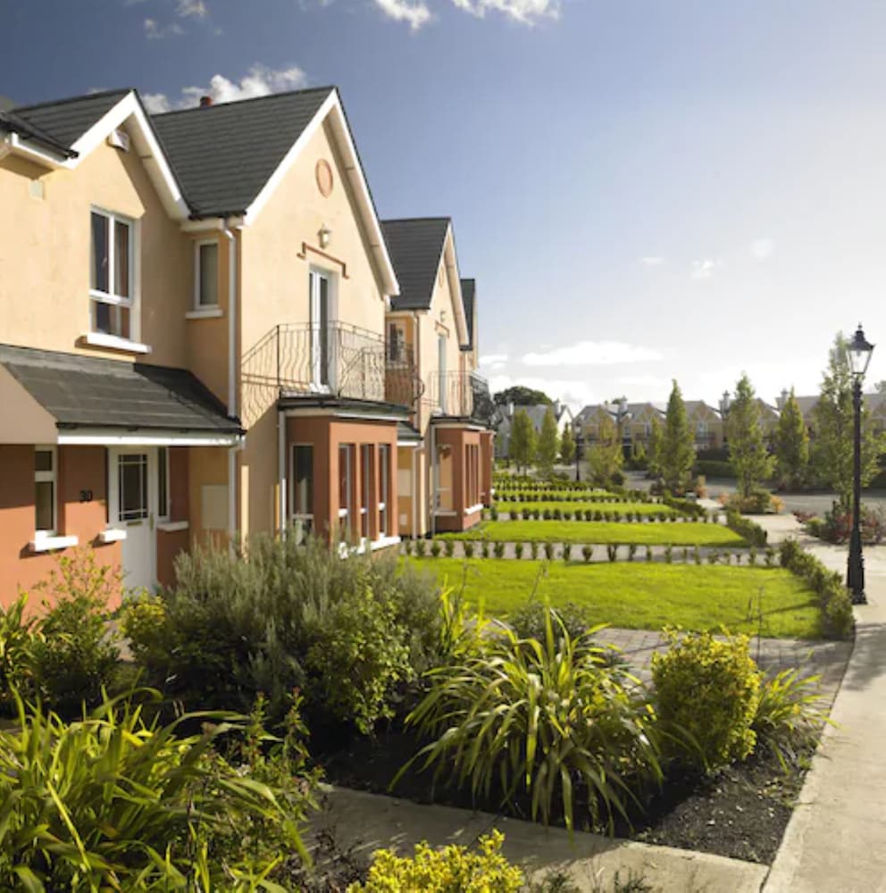 Wolseley Holiday Lodges — 4-Star Luxury Hotel in Tullow, Republic of Ireland