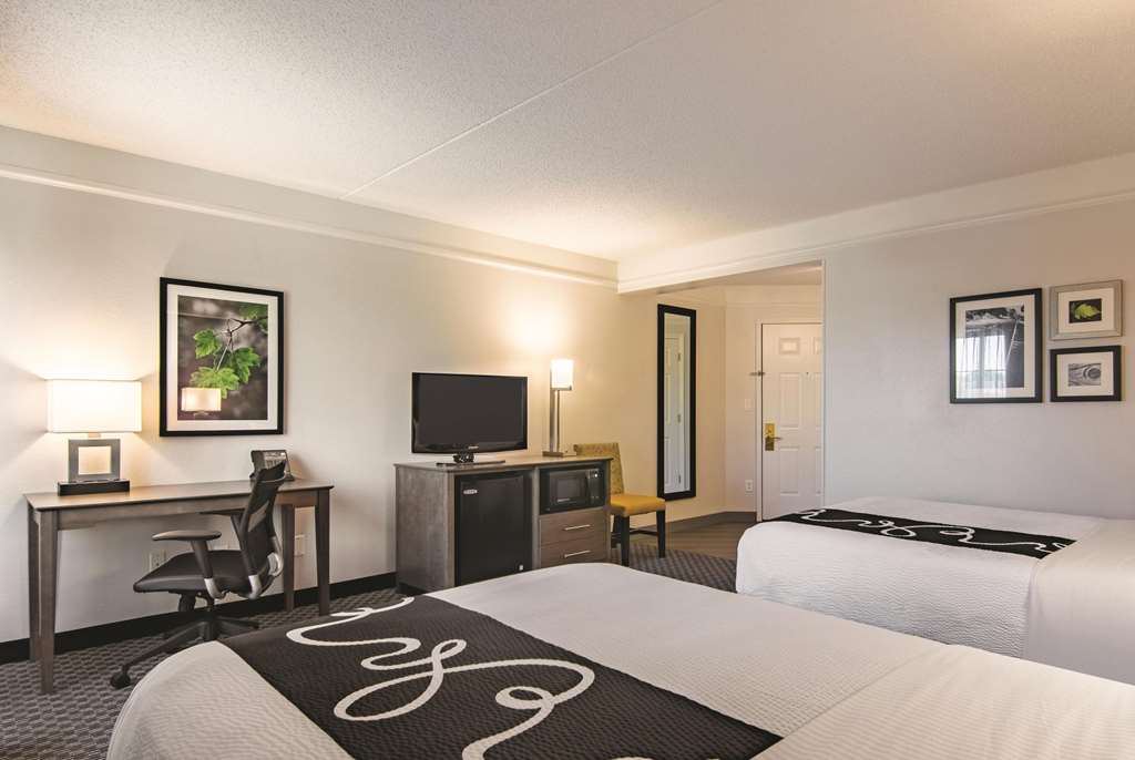 La Quinta Inn & Suites by Wyndham Oklahoma City Norman - photo 32