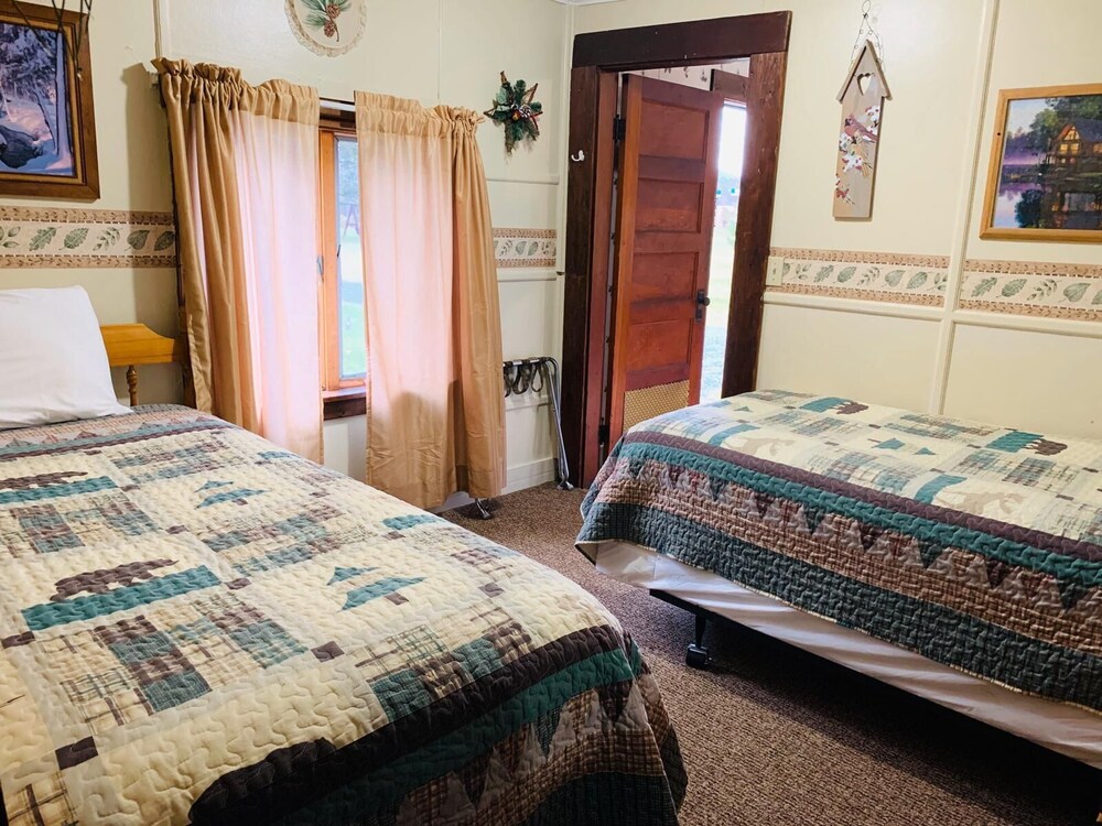 Carroll Motel & Cottages - photo 24