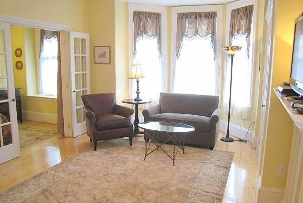 Back Bay Suites - photo 7