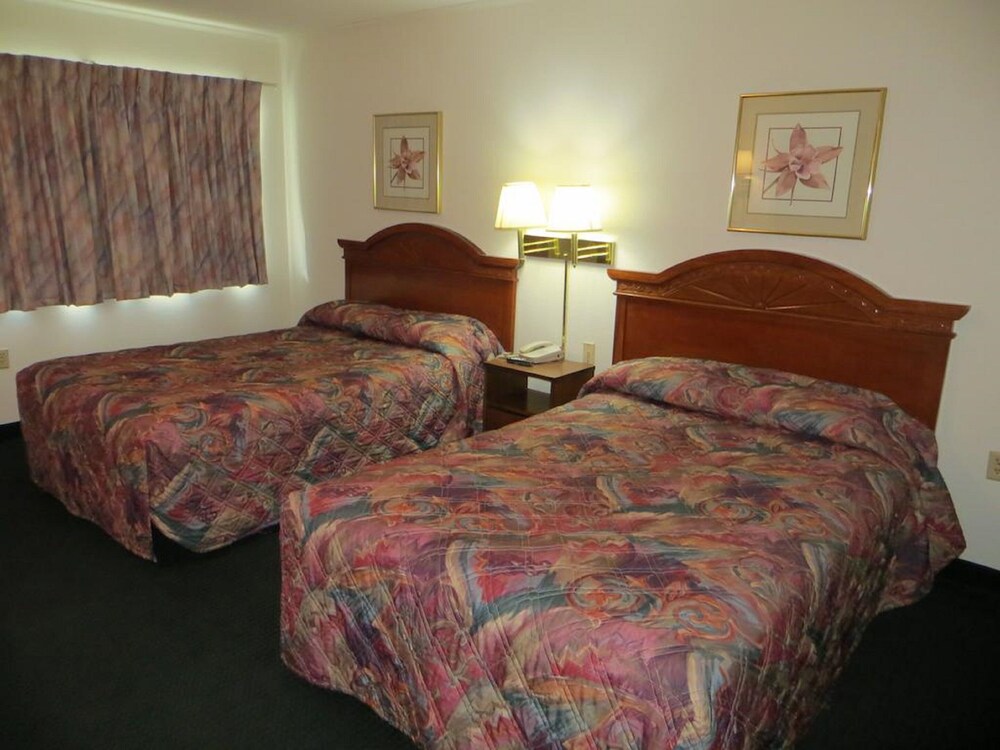 Regal Inn Clayton - photo 9