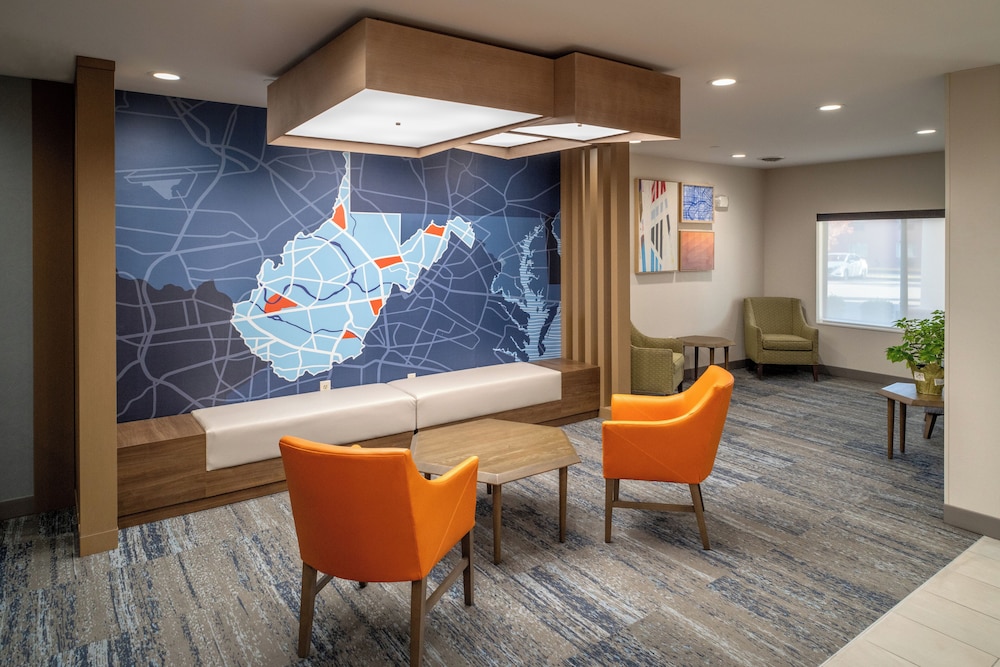 Holiday Inn Express and Suites Fairmont an IHG Hotel - photo 3