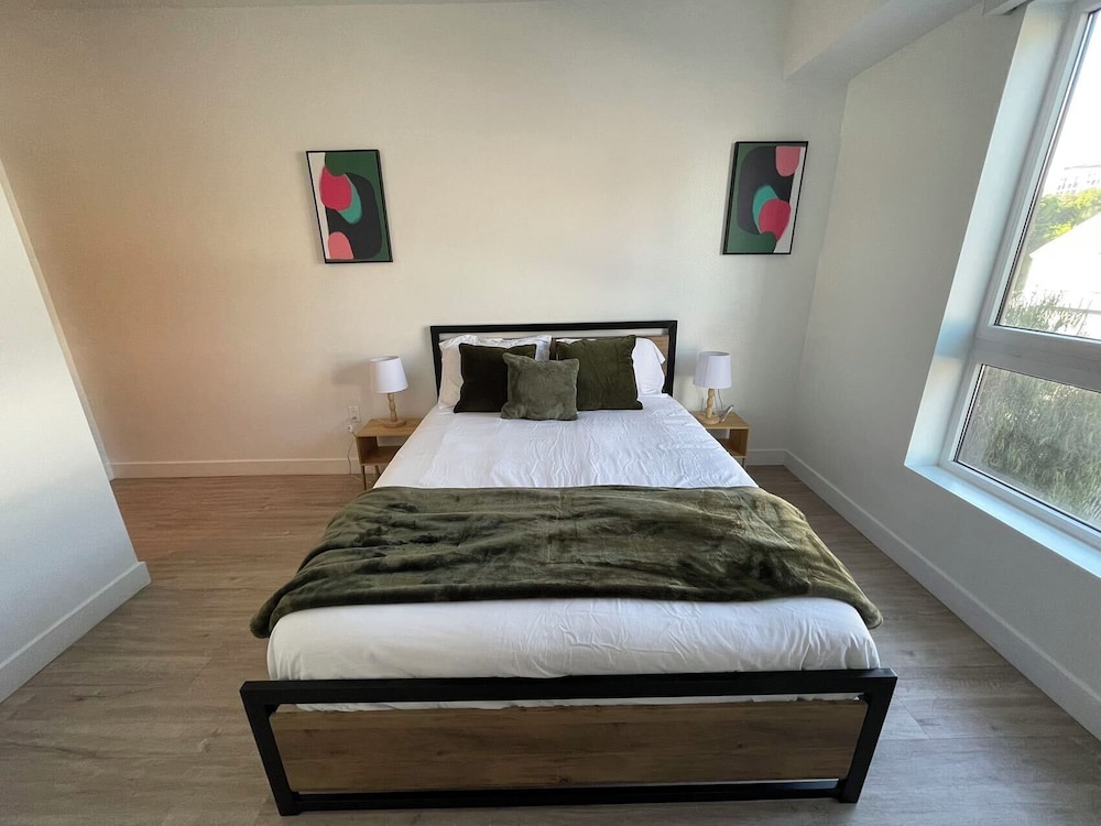 Modern Retreat in Koreatown - photo 3