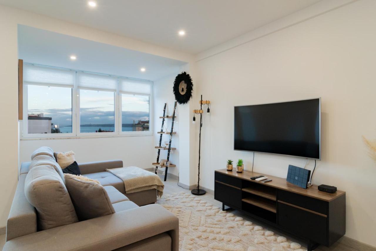 Stylish Apartment W River View by LovelyStay — 4-Star Luxury Hotel in Oeiras, Portugal