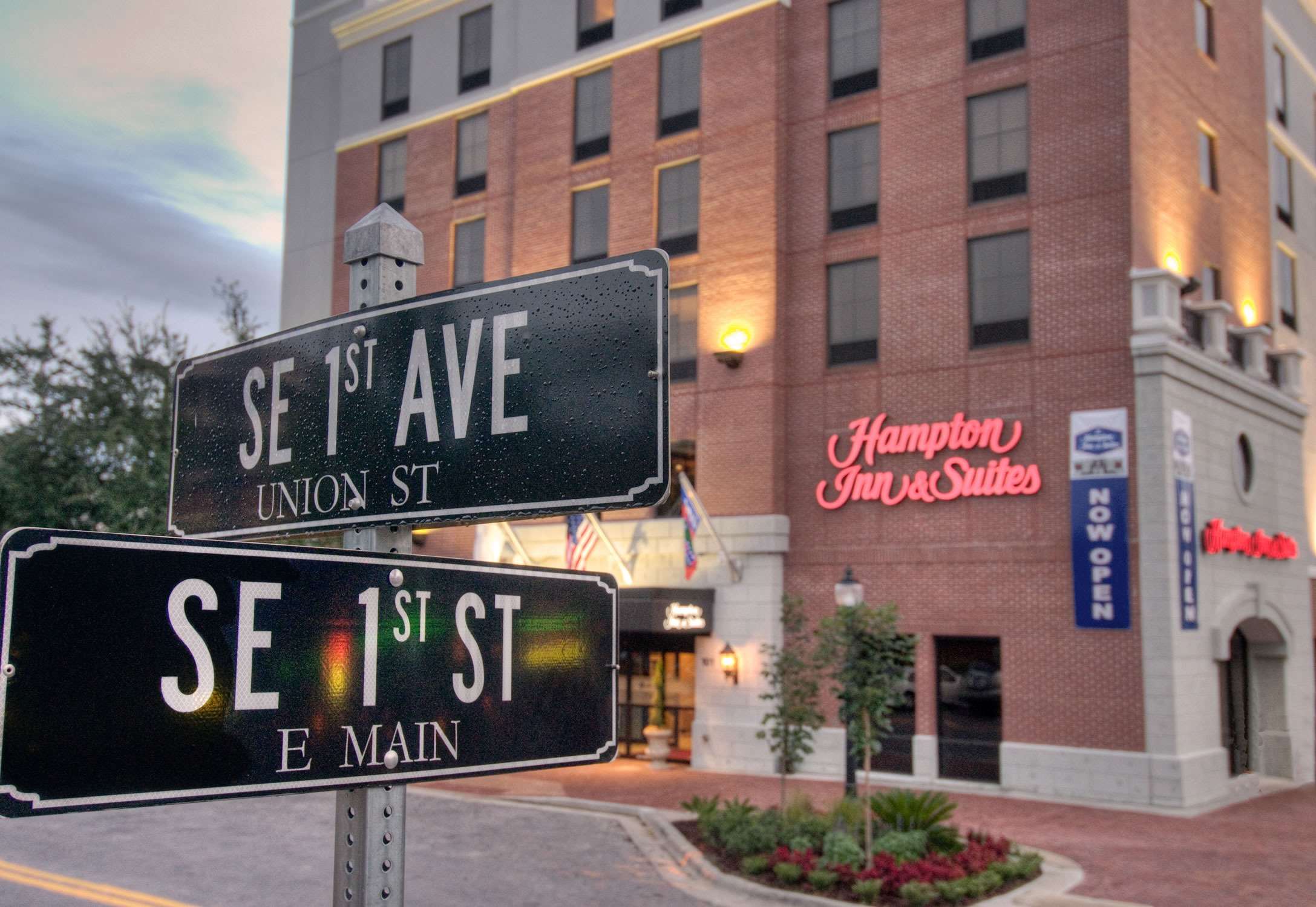 Hampton Inn & Suites Gainesville Downtown - photo 2