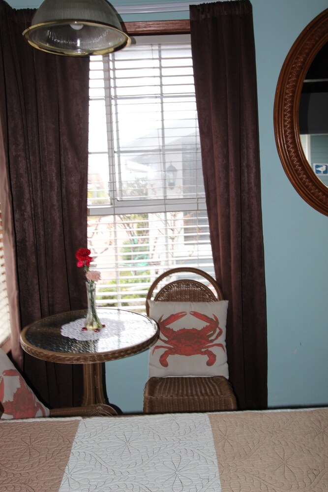 Edgewater Beach Inn - photo 23