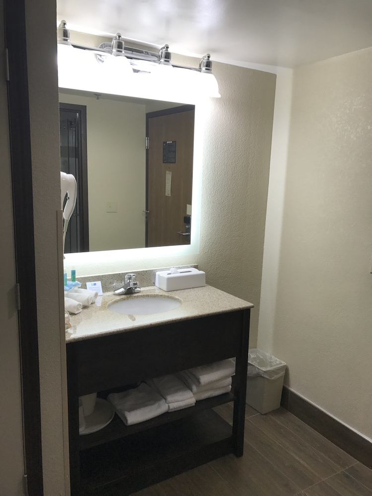 Holiday Inn Express London by IHG - photo 28