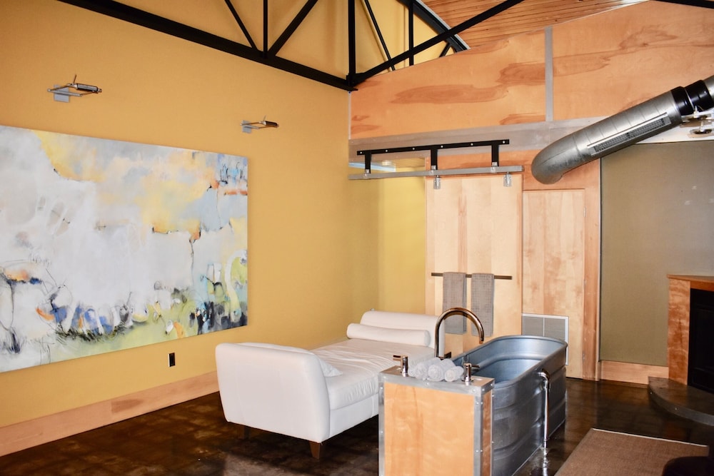 The Hangar Lofts Hotel - photo 31