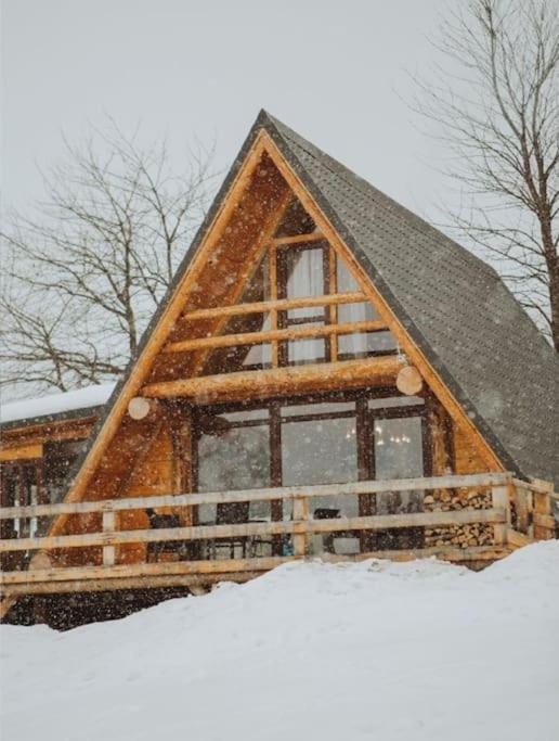 Aframehouse - carbon neutral hotel in Surdesti