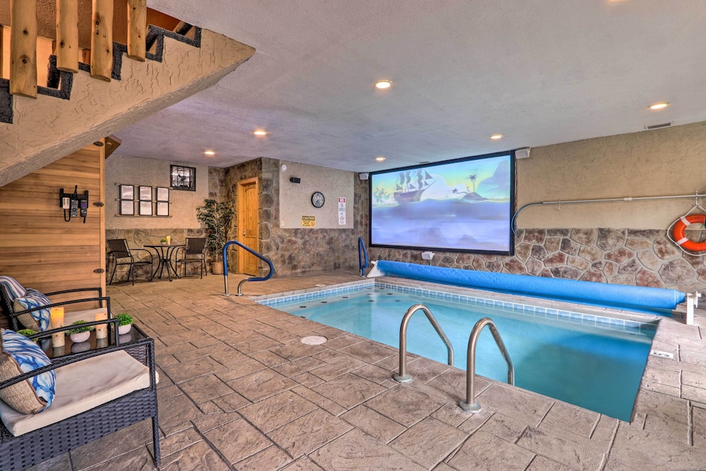 Luxe Smoky Mountain Cabin Indoor Pool And Fire Pit — 4-Star Luxury Hotel in Sevierville, United States