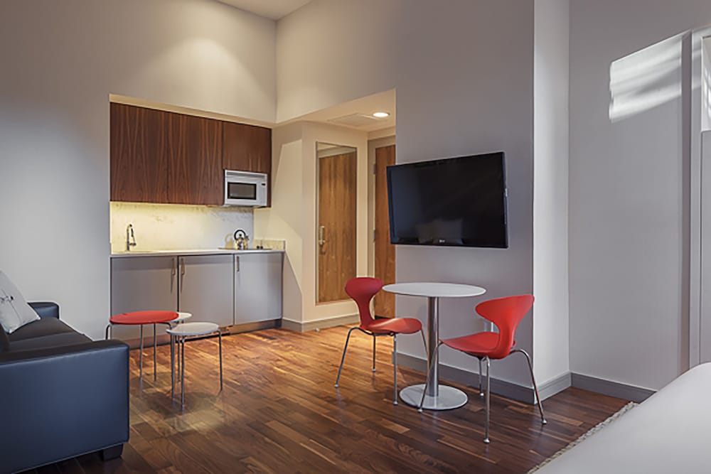 The Revolution Hotel - photo 13