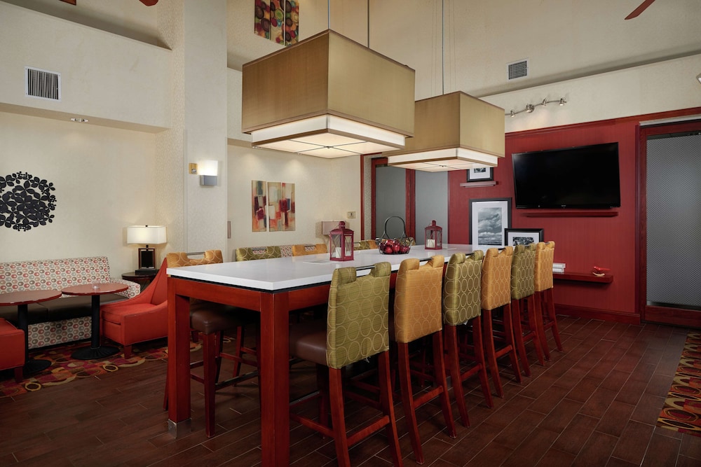 Hampton Inn & Suites Roswell - photo 2