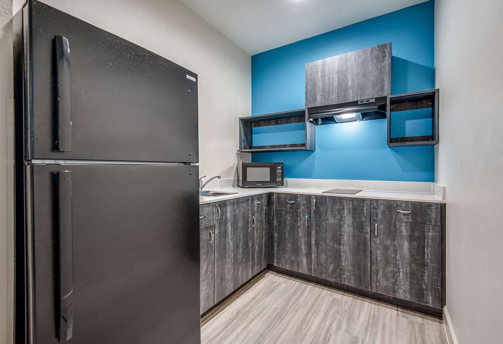 Americas Best Value Inn & Suites Houston at Hwy 6 - photo 12