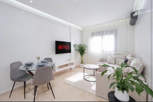 Coeur de Marrakech : Luxe ciné & confort — 4-Star Luxury Hotel in Marrakesh, Morocco