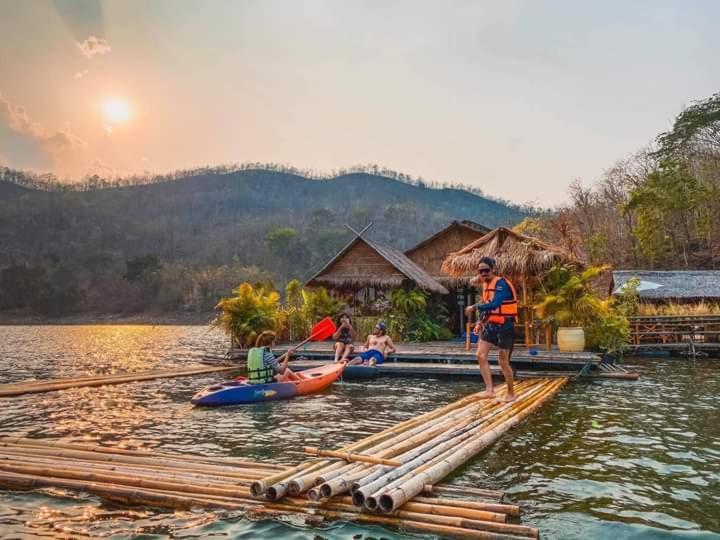 Sweet Home Floating House 17872481 — Si Sawat