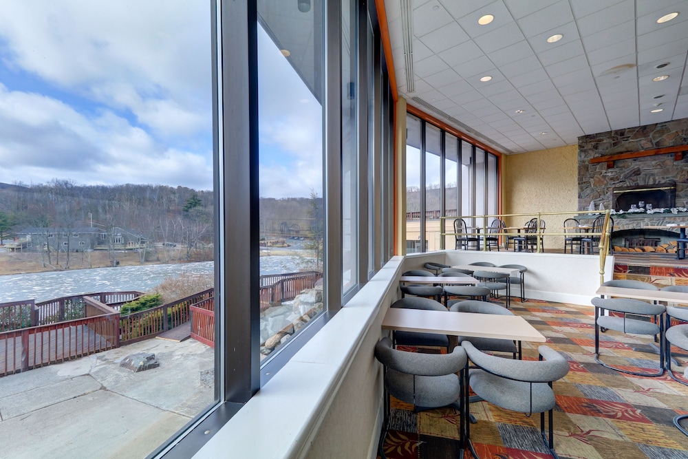 Chateau Resort & Conference Center - photo 28