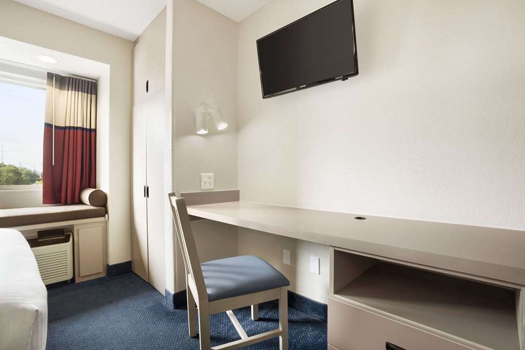 Microtel Inn by Wyndham Louisville East - photo 9