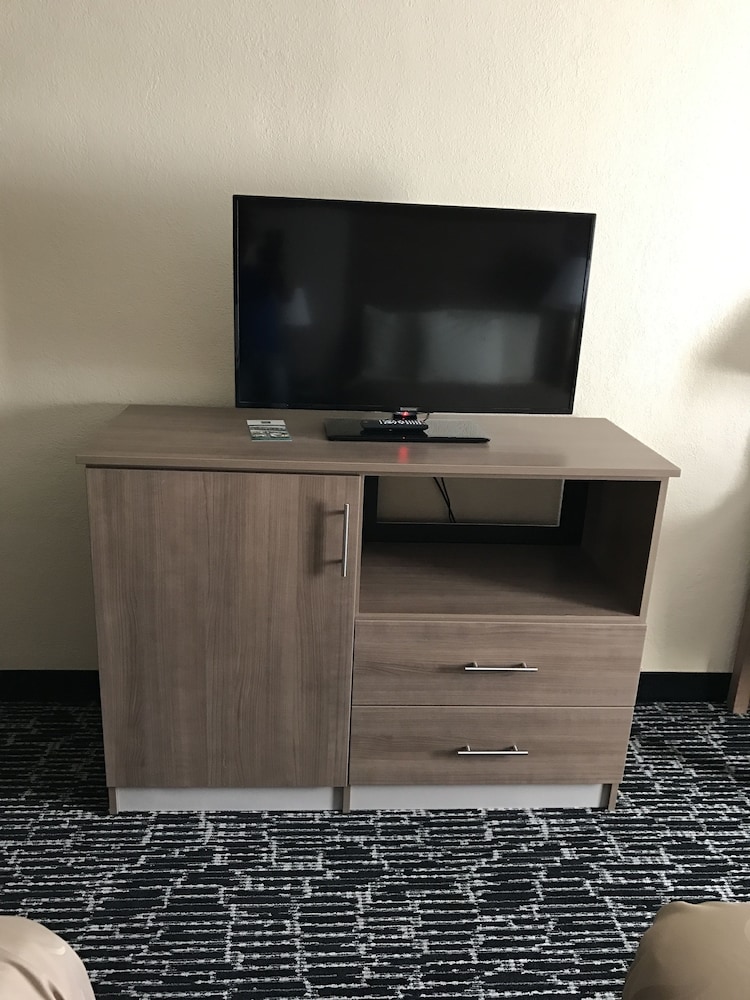 Quality Inn Near Pimlico Racetrack - photo 5