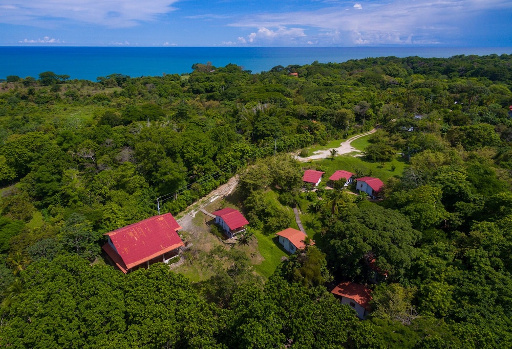 Istmo Beach and Jungle Bungalows — 4-Star Luxury Hotel in San Carlos, Panama