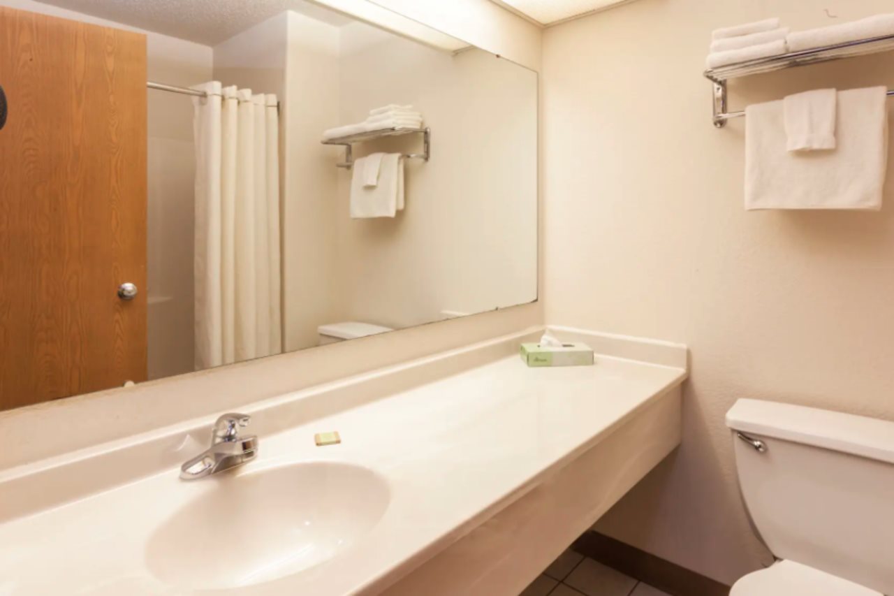 Oyo Hotel Portage I 94 - photo 7