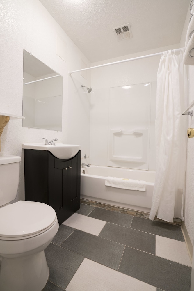 Seatac Inn - photo 24