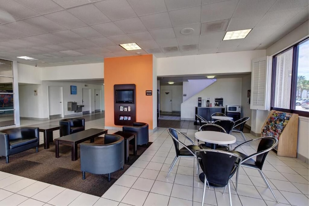 Executive Inn & Suites Hobby - photo 21