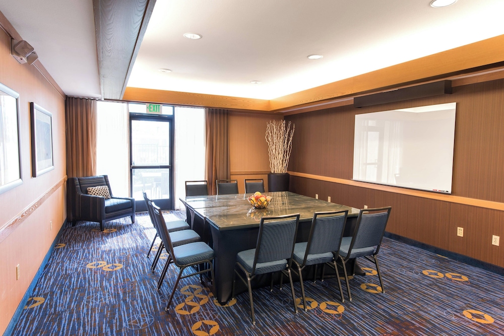 Courtyard by Marriott Palm Desert - photo 37