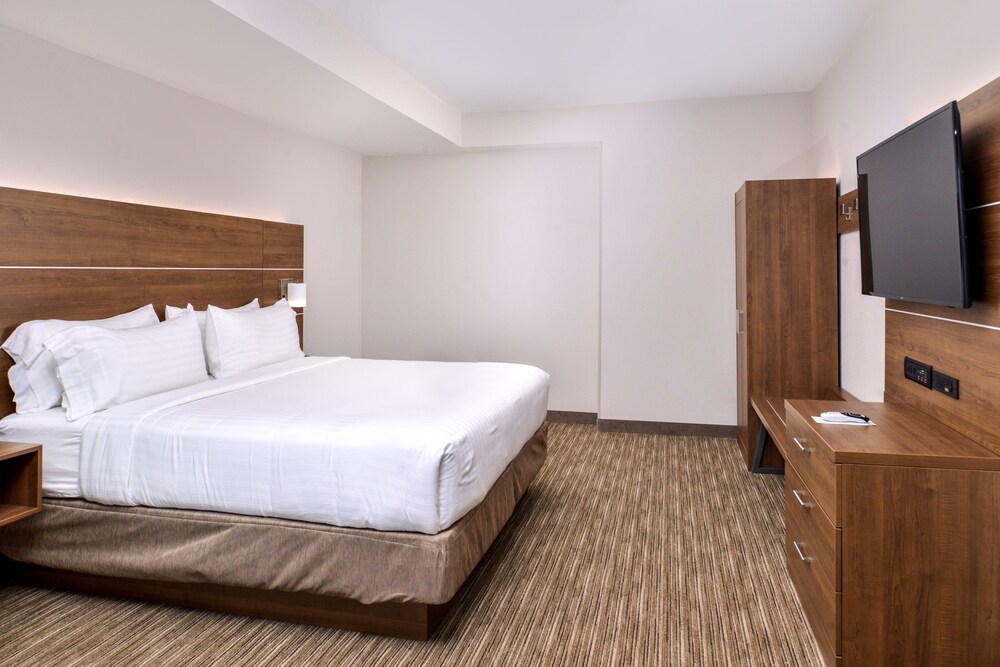Holiday Inn Express & Suites Siloam Springs by IHG - photo 18