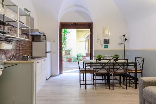 Appartamento via di Torre Argentina — 4-Star Luxury Hotel in Rome, Italy