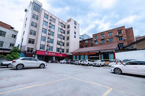 Pai Hotelsa Zigong Rong County Dafosi South Bus St — hotel in Zigong