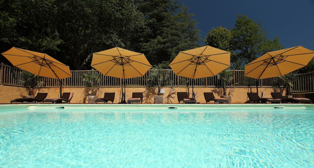 H tel Le Clos Roussillon - carbon neutral hotel in Carsac-Aillac