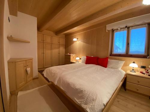 Cozy Mountain Chalet — 4-Star Luxury Hotel in Cavalese, Italy