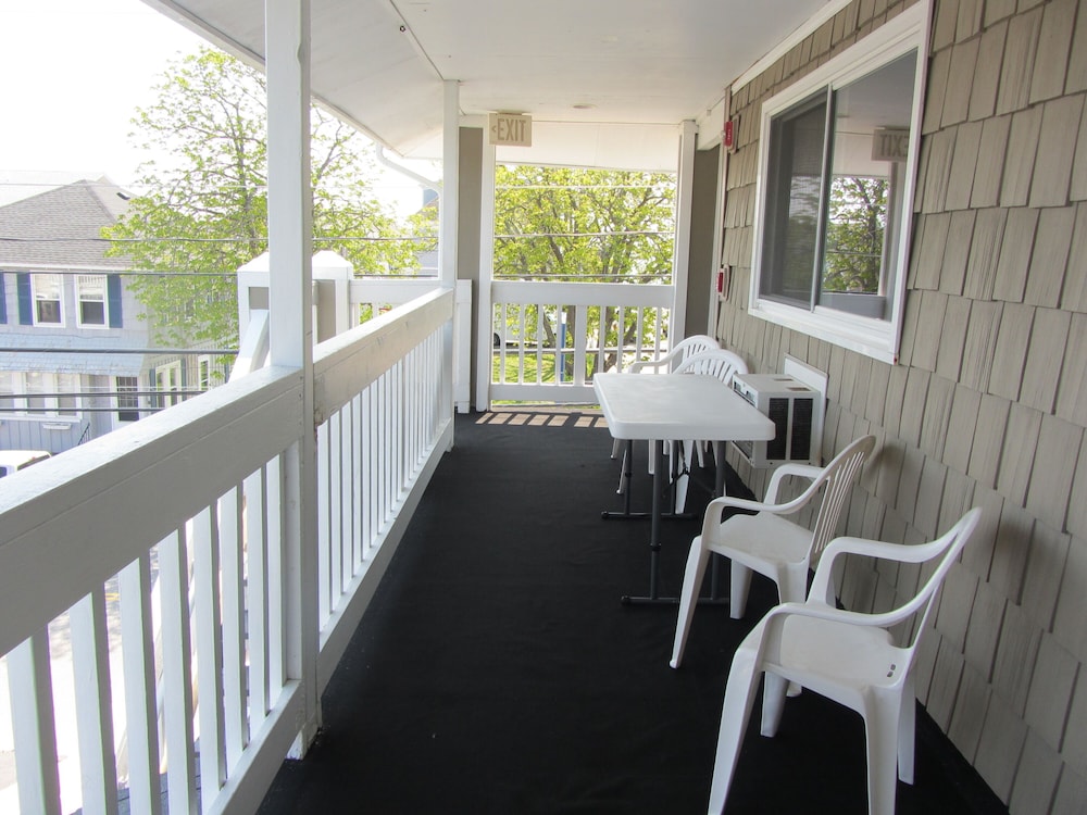 Green Dolphin Motel - photo 38
