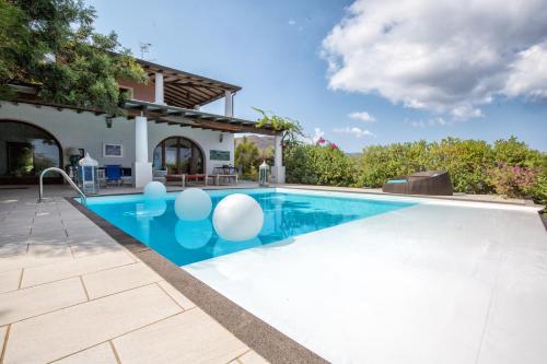 Sealight Villa Lipari Vista e Piscina — 4-Star Luxury Hotel in Lipari, Italy