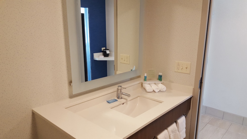 Holiday Inn Express & Suites Oswego by IHG - photo 13