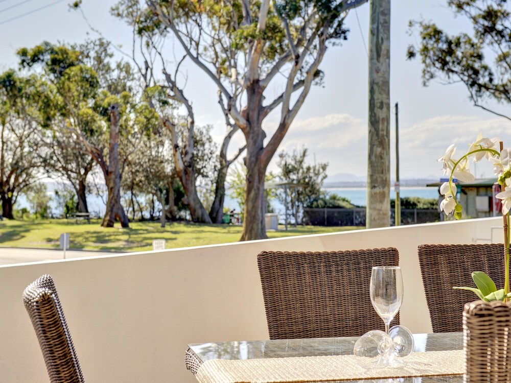 Fleetwood 3 63 Shoal Bay Road Relaxed living with water views overlooking Shoal Bay — 4-Star Luxury Hotel in Shoal Bay, Australia