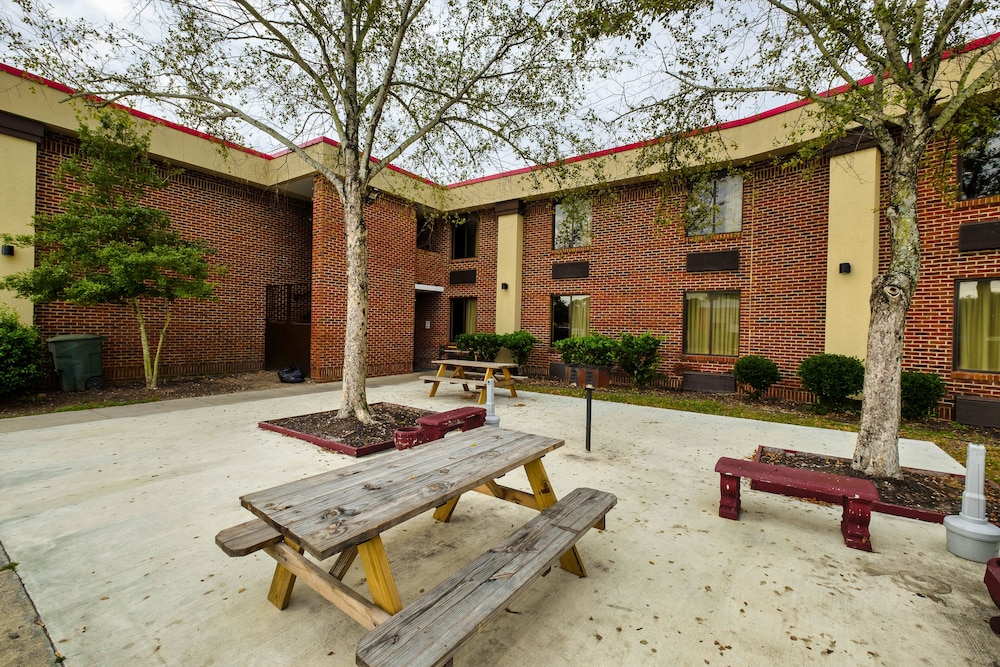 Red Roof Inn & Suites Jacksonville NC - photo 43