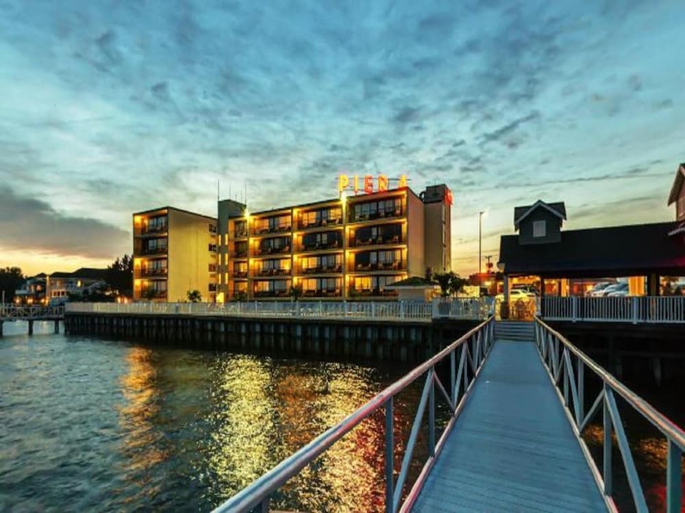 Pier 4 Hotel — hotel in Somers Point